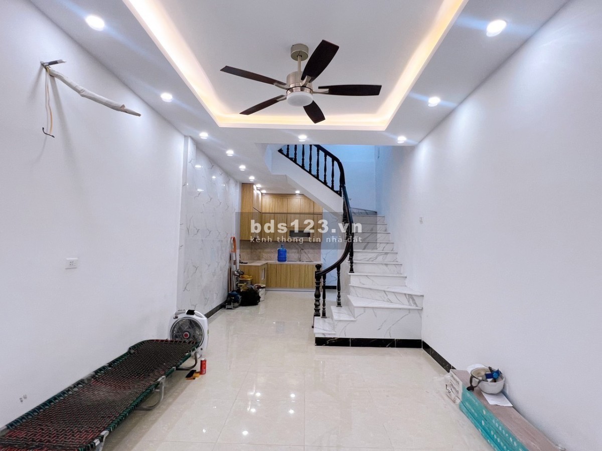 Bán nhà ngõ 102 Pháo Đài Láng, Đống Đa 35M2 4T MT4M giá 6.5 tỷ