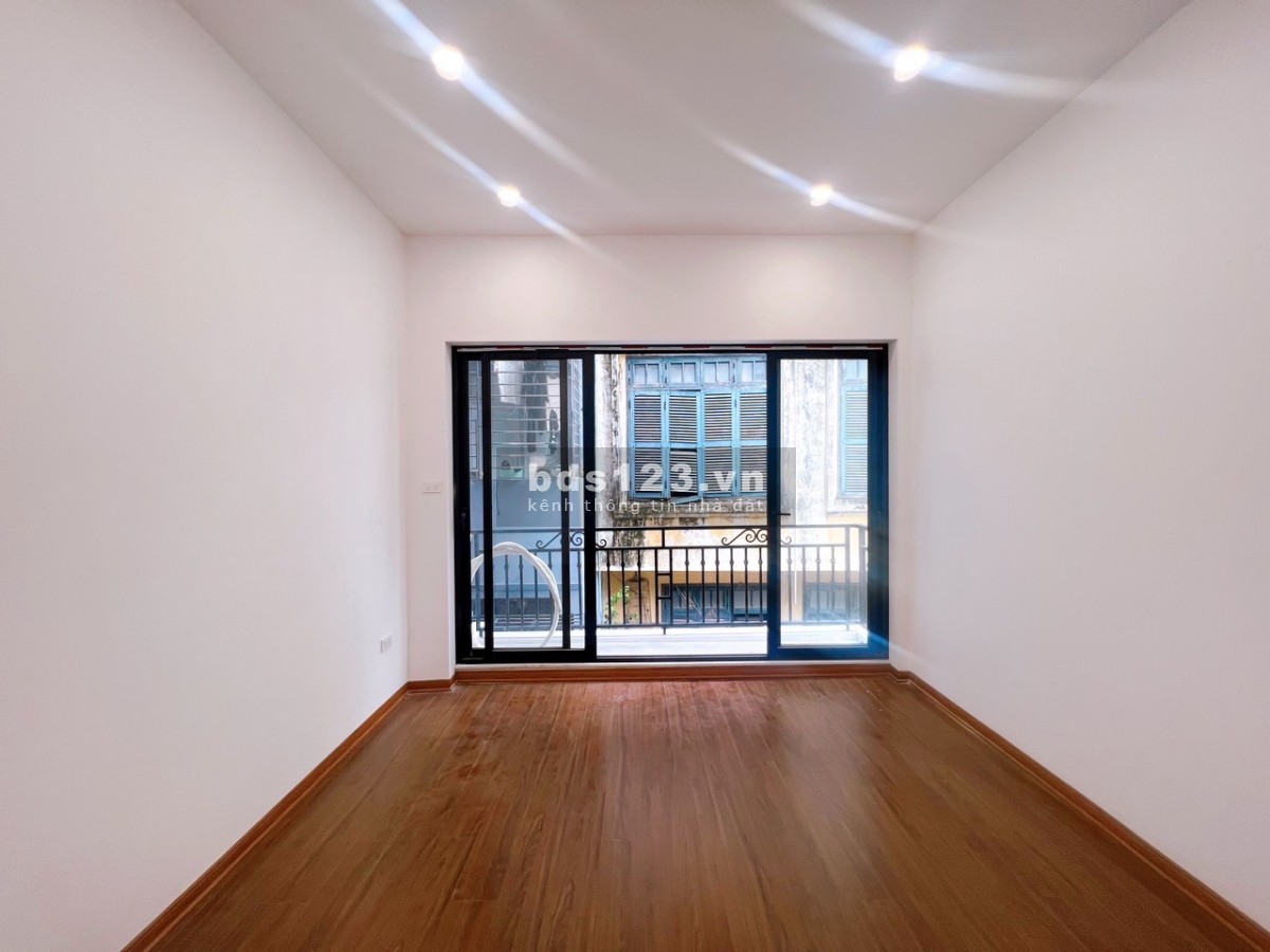 Bán nhà ngõ 102 Pháo Đài Láng, Đống Đa 35M2 4T MT4M giá 6.5 tỷ