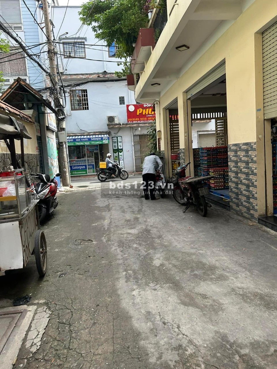 Chỉ 70tr/m2. Nhà Cấp 4 HXH, ngay chợ Hoàng Hoa Thám, Phường 13, Tân Bình.