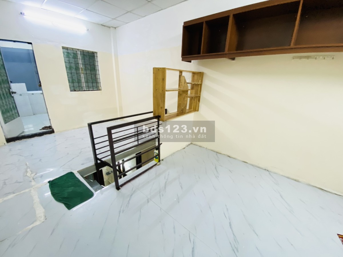 Cho thuê nhà nguyên căn Quận 4, 56m2, 1 trệt, 1 lửng