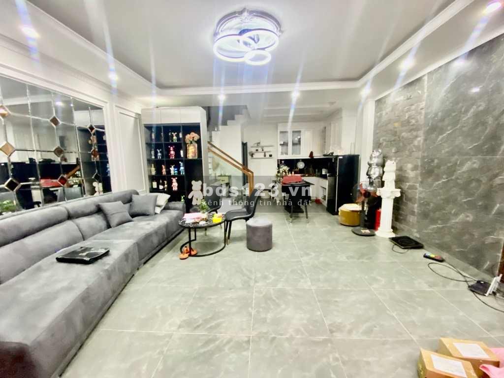 Nguyễn Văn Linh, nhà đẹp hiện địa, gần ô tô, vị trí trung tâm