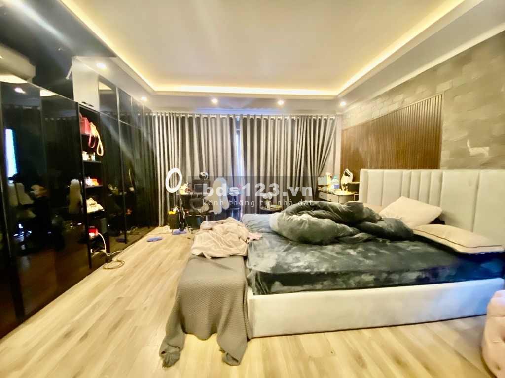 Nguyễn Văn Linh, nhà đẹp hiện địa, gần ô tô, vị trí trung tâm