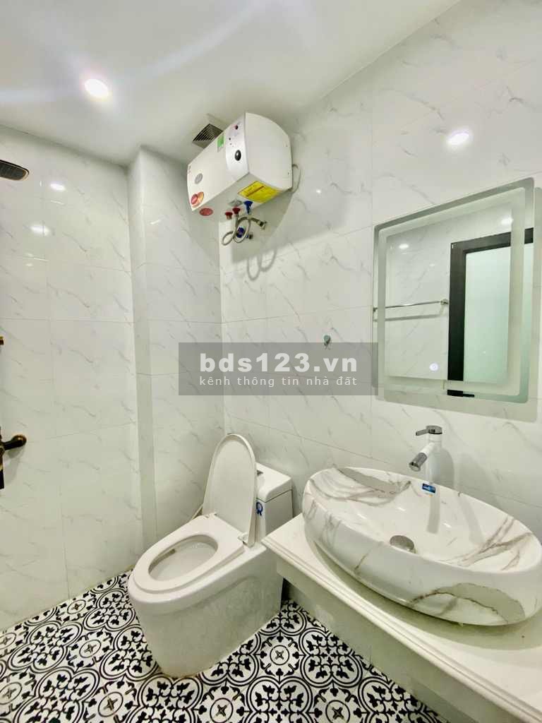 Nguyễn Văn Linh, nhà đẹp hiện địa, gần ô tô, vị trí trung tâm