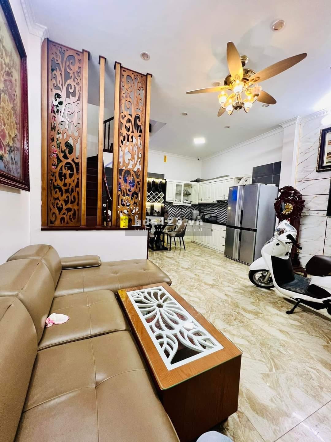 Nhà quận trung tâm Hà Nội, diện tích 37M2 mà chỉ có 5.6 tỷ. Không mua nhà này thì mua nhà nào?