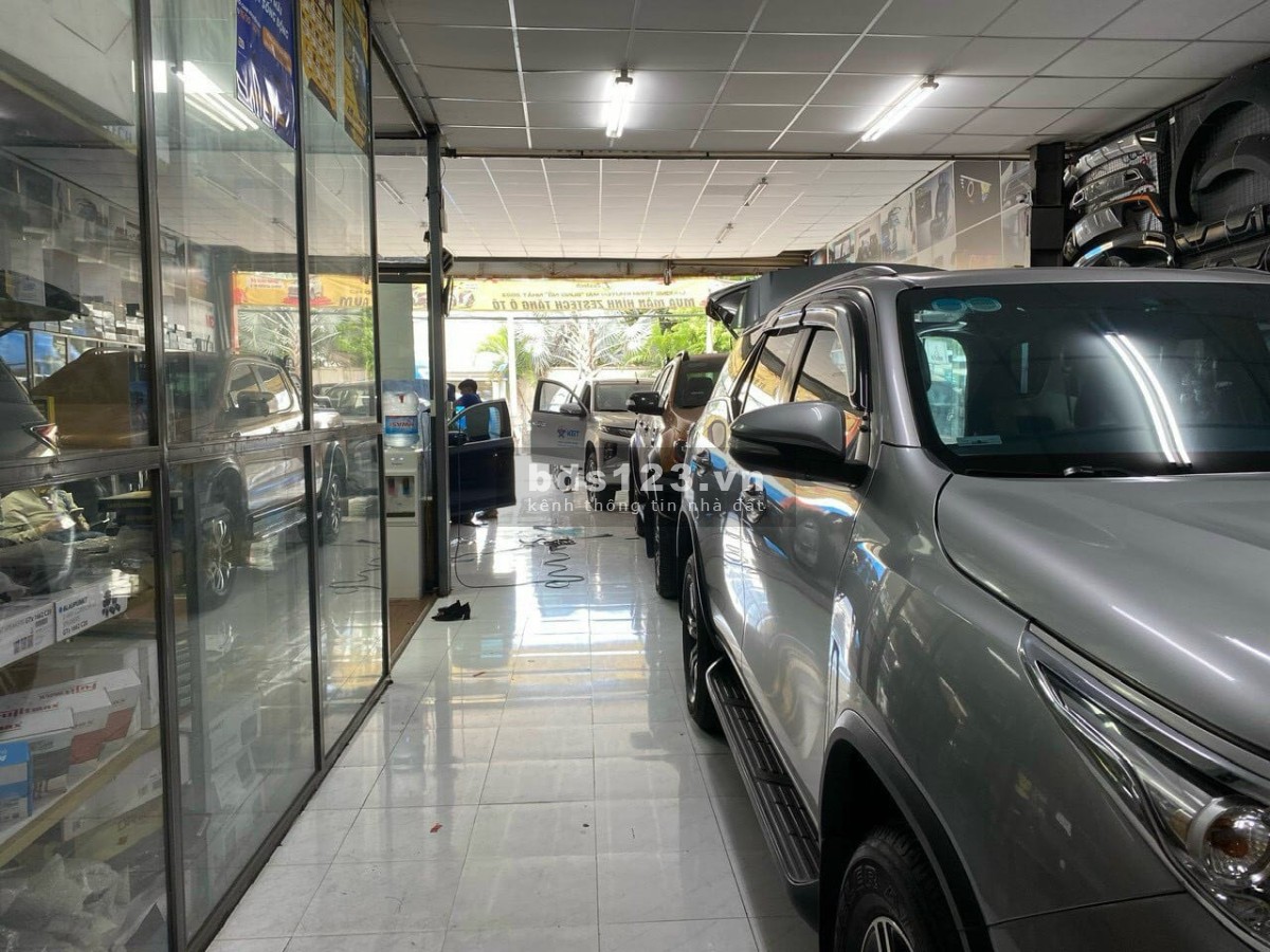 Cho thuê MBKD – Gara ô tô - Kho 300m2 đường 30m tại P. Linh Xuân, Thủ Đức