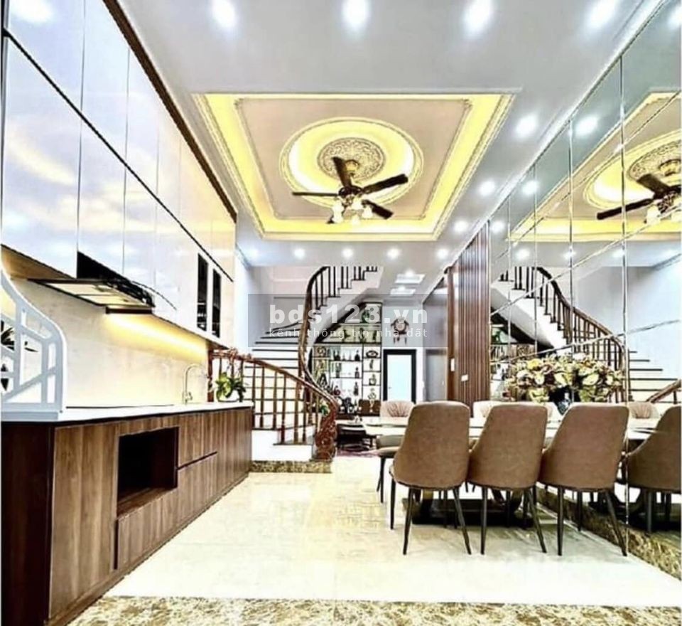 Bán nhà Việt Hưng - Cách một bước ra phố - Vị trí đắc địa