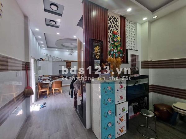 Ngay phố ẩm thực Hồ Thị Kỷ 40m2 1 trệt 1 lửng đúc kiên cố giá chỉ 7.4 tỷ