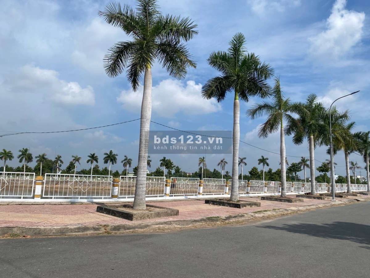 Bán đất nền diện tích 100M2 thổ cư sổ hồng