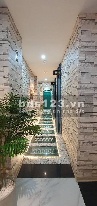Bán nhà phố Nguyễn Chí Thanh, 3 thoáng, view hồ, MT rộng, nở hậu, 105Mx8T,chỉ 35 tỷ