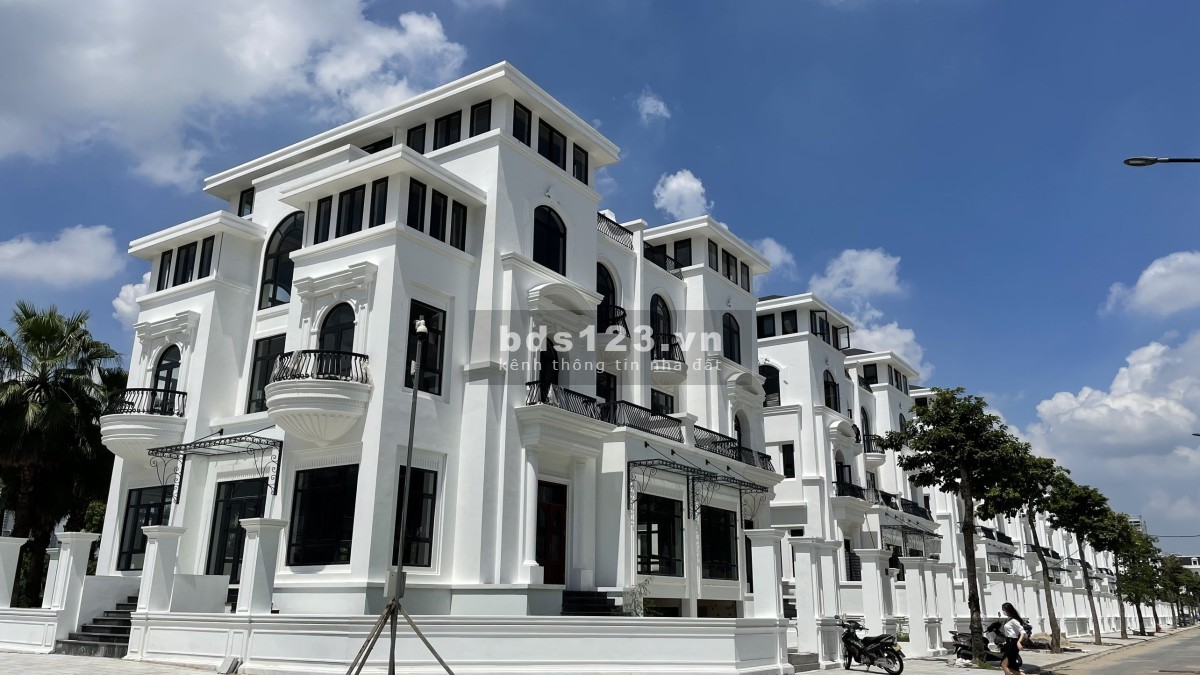 Chính chủ cần bán gấp căn liền kề mặt đường 22,5m dự án Louis City Hoàng Mai 134m2