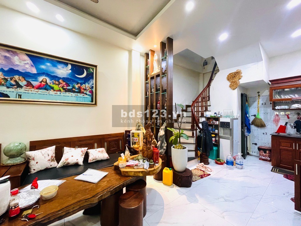 Bán nhà phố Hoàng Liệt, 31m2, 5 tầng, ô tô đỗ cửa.
