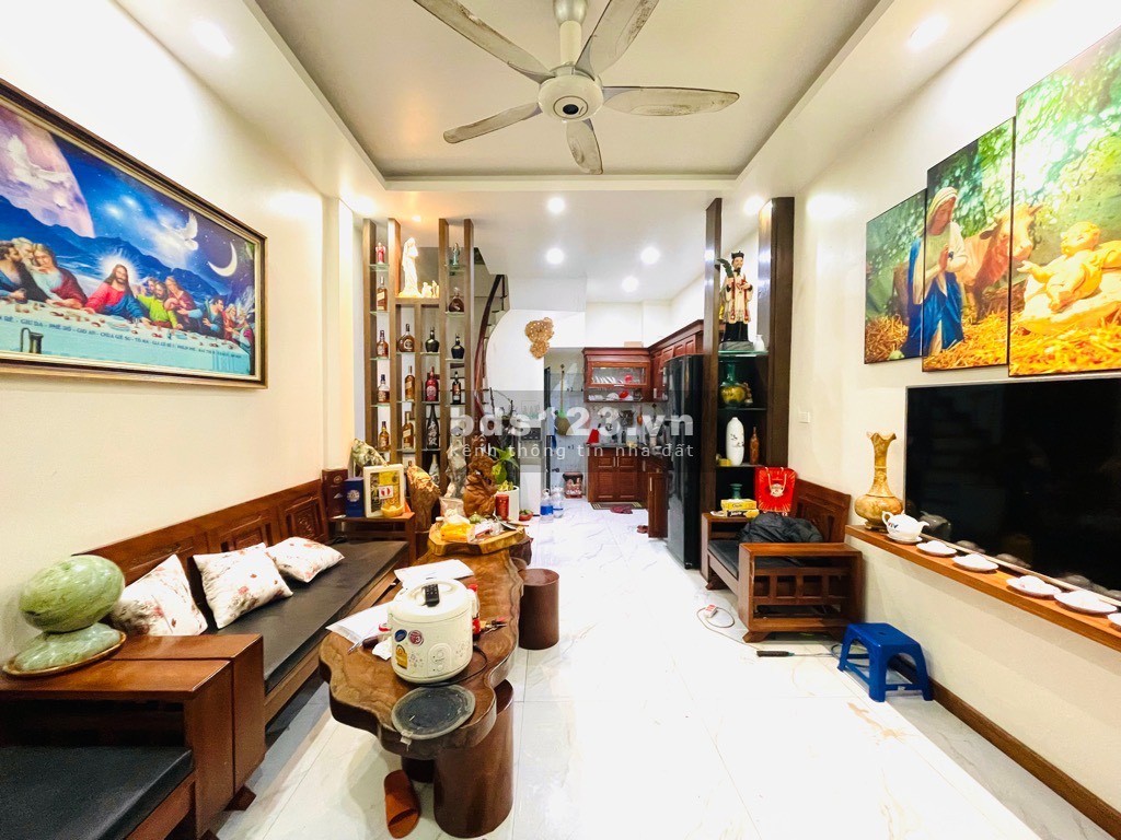 Bán nhà phố Hoàng Liệt, 31m2, 5 tầng, ô tô đỗ cửa.