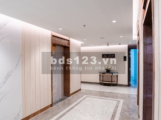 Bán nhanh căn hộ 2PN 2WC dự án The Gloria - Số 8 Nguyên Hổng, Ba Đình, chỉ 6.x tỷ