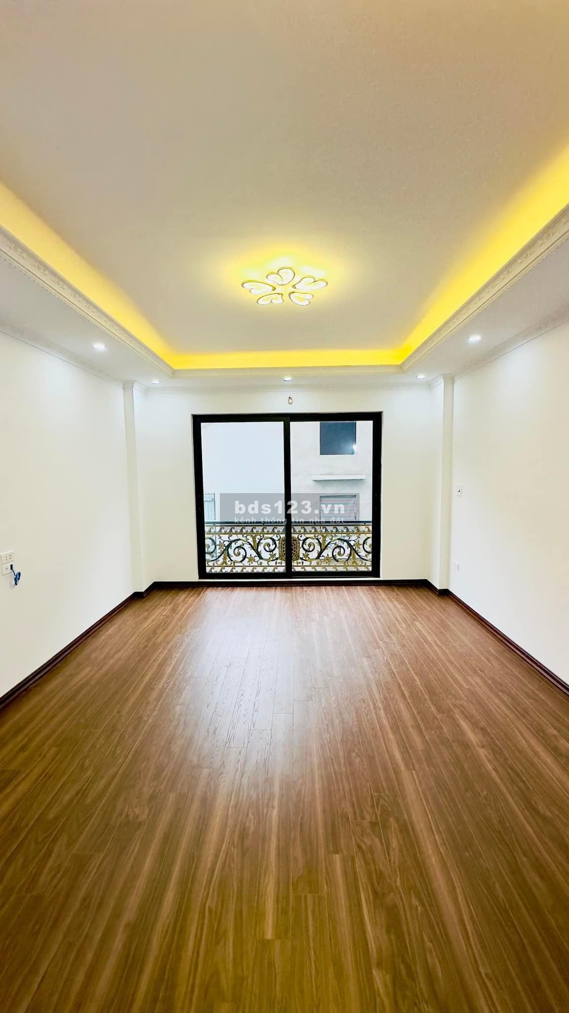 Bán gấp lô góc, ô tô, thang máy, Minh Khai - Hai Bà Trưng. DT 50 m2 * 6T, MT5.5, giá 11 tỷ.