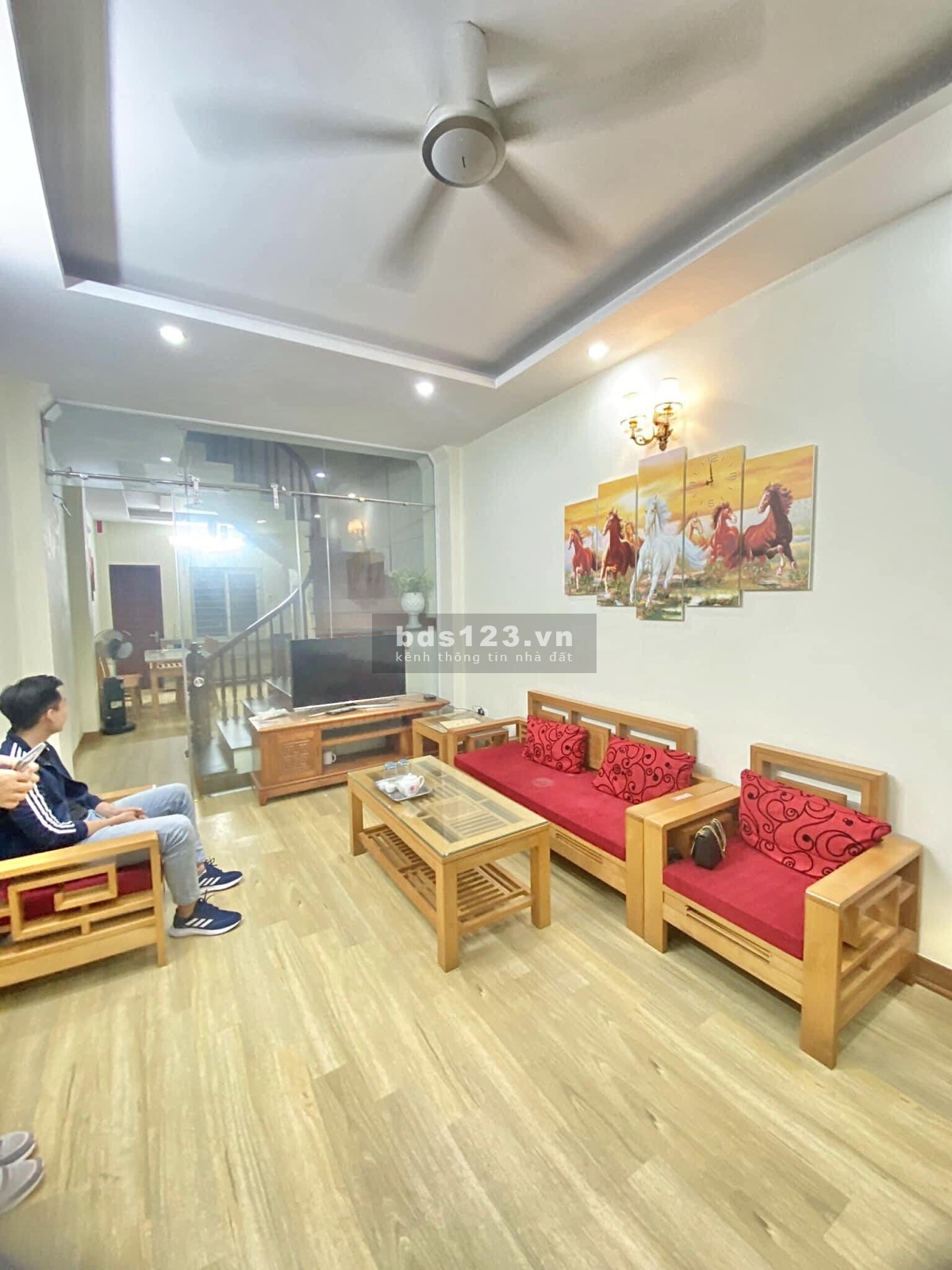 Nhà VIP Cầu Giấy DT 39M2 có giá 6,8 tỷ. Tại sao nên mua ư? Vì nhà quá đẹp! Call me: 0977495463