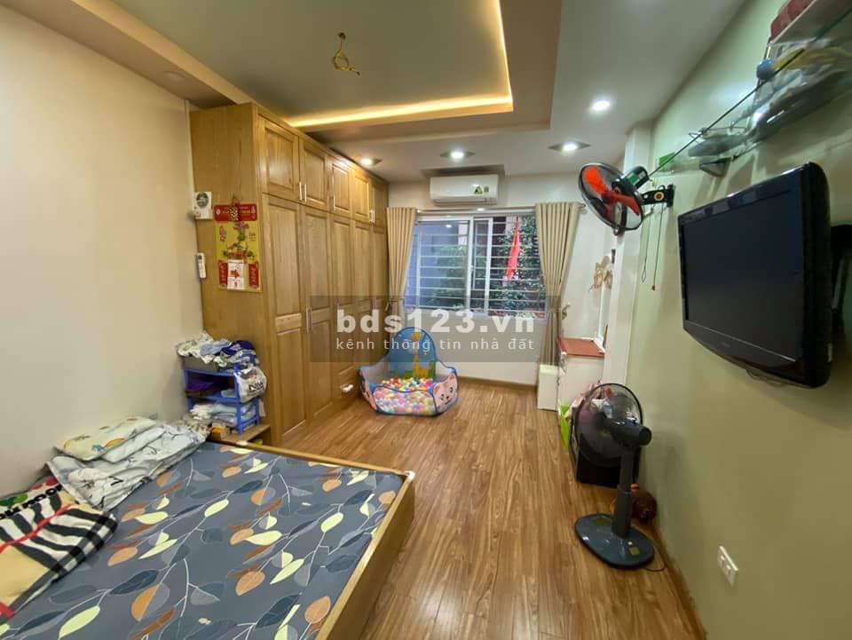 Nhà VIP Cầu Giấy DT 39M2 có giá 6,8 tỷ. Tại sao nên mua ư? Vì nhà quá đẹp! Call me: 0977495463