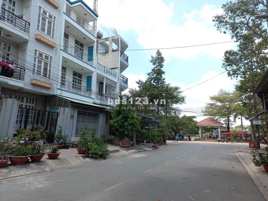 Chủ bán đất 2 mặt tiền Thị trấn, ai nhanh tay thì bán, chậm mất lượt