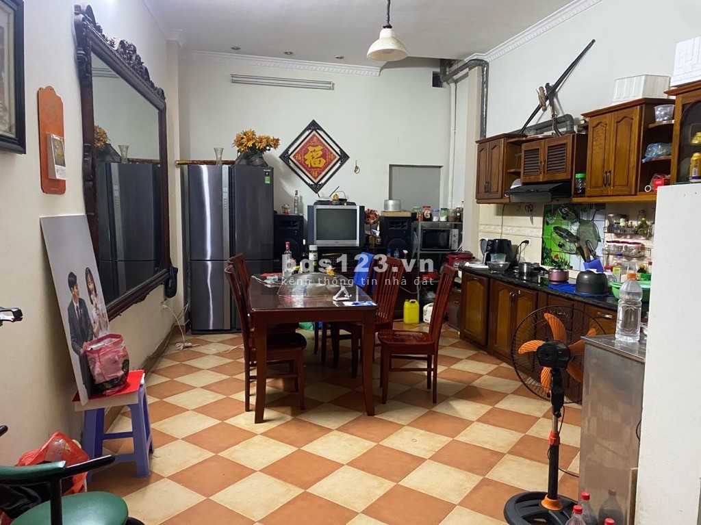 8.8 tỷ Cầu Giấy, ngõ thông gần phố, tương lai tươi sáng, diện tích 48M2, MT 3.5