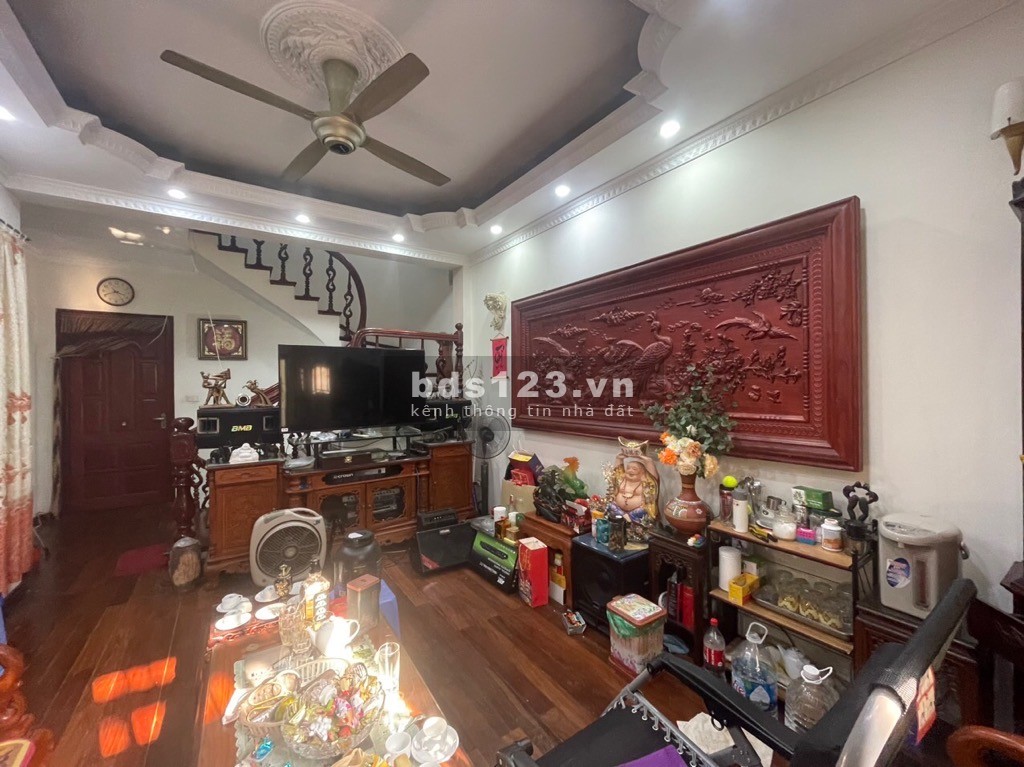 8.8 tỷ Cầu Giấy, ngõ thông gần phố, tương lai tươi sáng, diện tích 48M2, MT 3.5