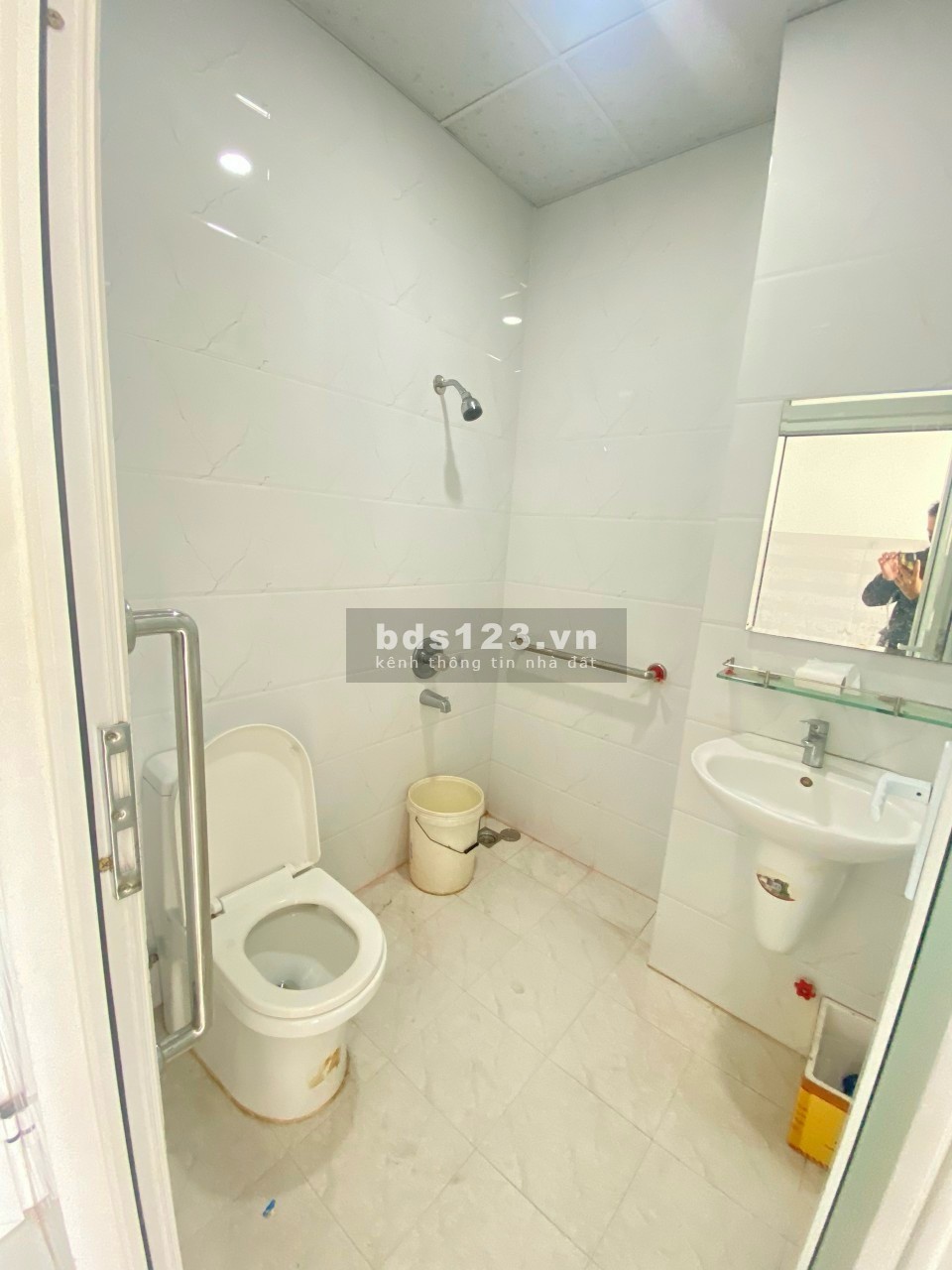 Phòng cửa sổ kèm nội thất ngay Nơ Trang Long