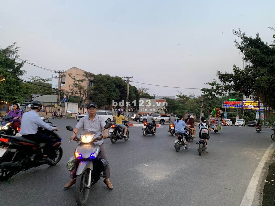 Nhà mặt tiền đẹp, đường số 12, Tam Bình, ngay cầu vượt Gò Dưa, 88m2, 4 tầng, 8.5 tỷ.
