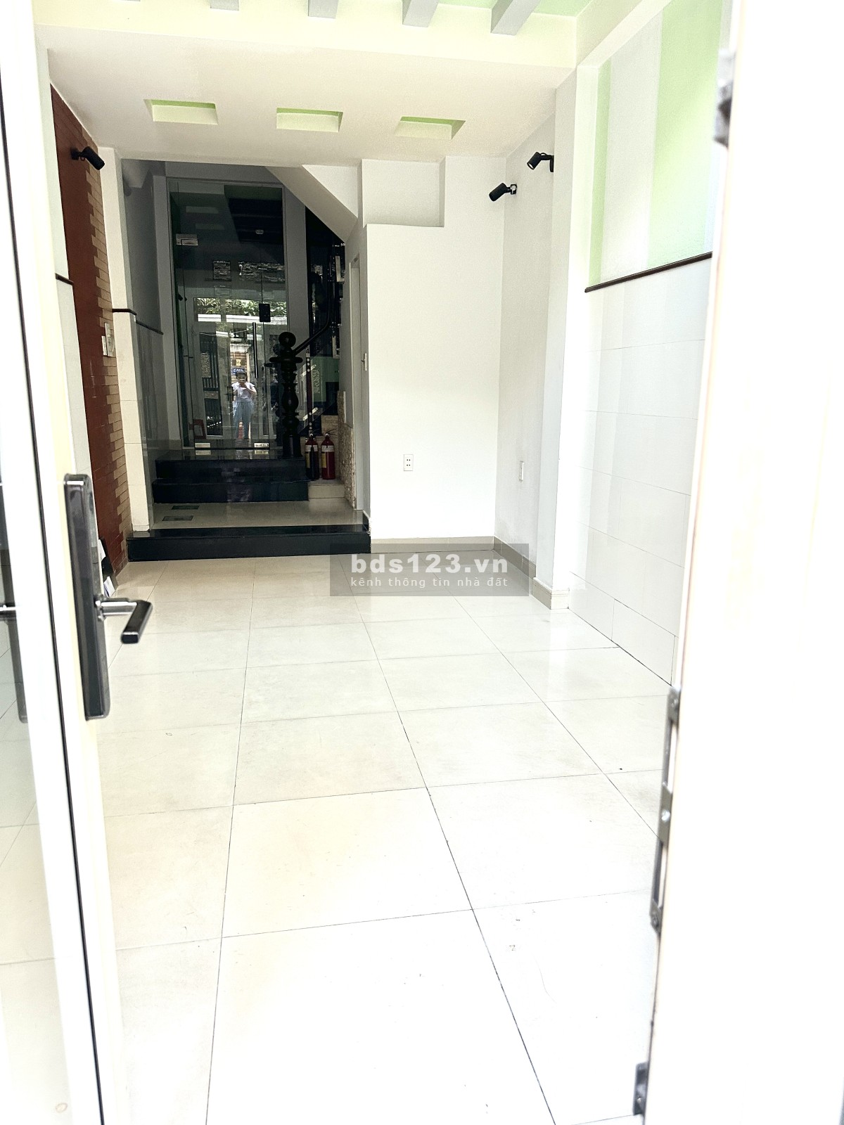 Chính chủ, phòng ban công rộng rãi thoáng mát gần ĐH Kinh Tế, Y Dược