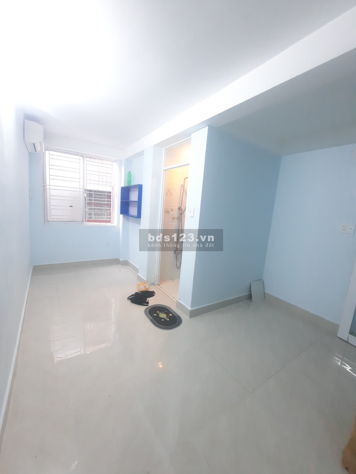 Phòng cửa sổ trời có máy lạnh giá hạt dẻ ngay Nơ Trang Long