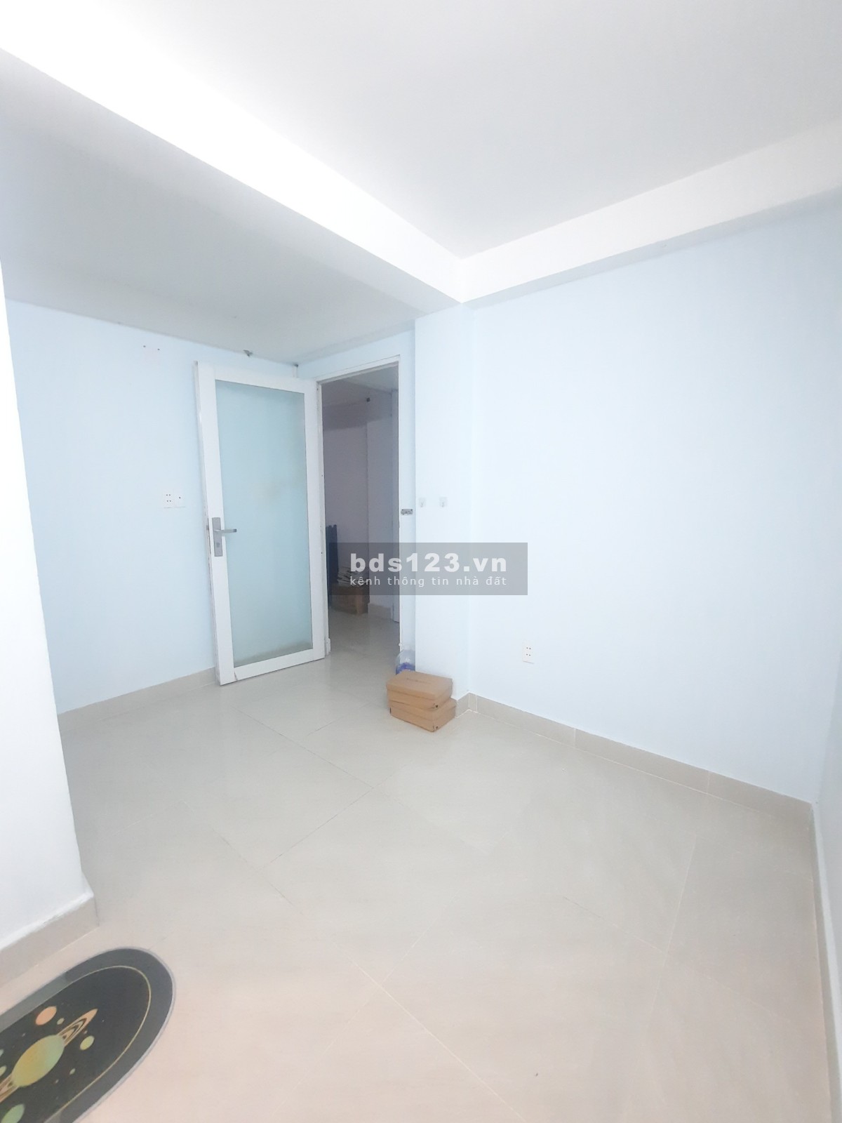 Phòng cửa sổ trời có máy lạnh giá hạt dẻ ngay Nơ Trang Long