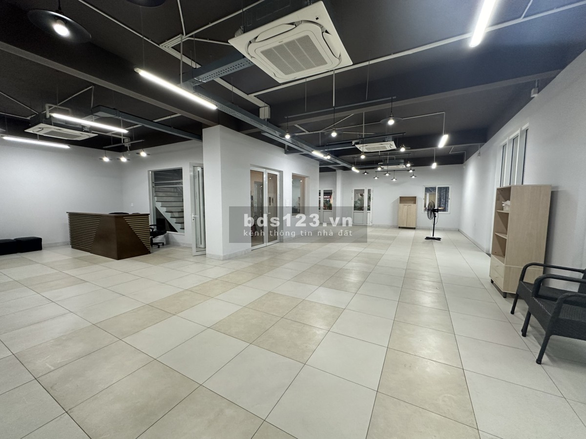 Cho thuê shophouse 400m2 sử dụng thang máy, 4 tầng giá 4000$