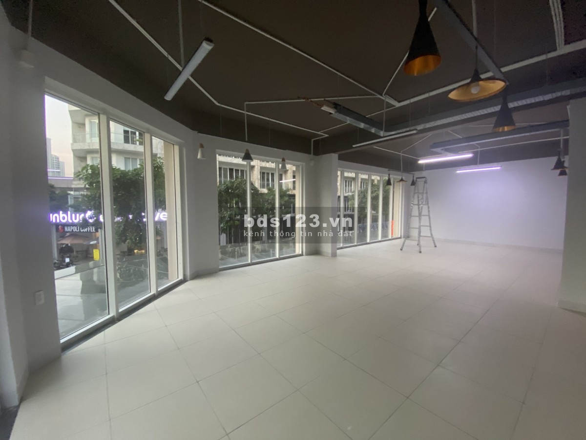 Cho thuê shophouse 400m2 sử dụng thang máy, 4 tầng giá 4000$