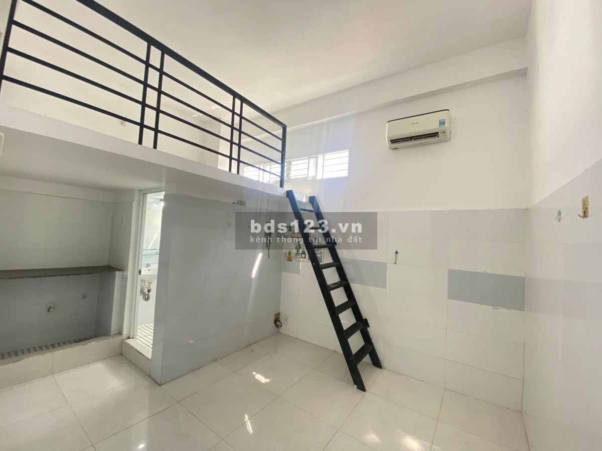 Phòng trọ duplex cho thuê ntcb gần sân bay, cửa sổ thoáng, phòng rộng không giới hạn người ở
