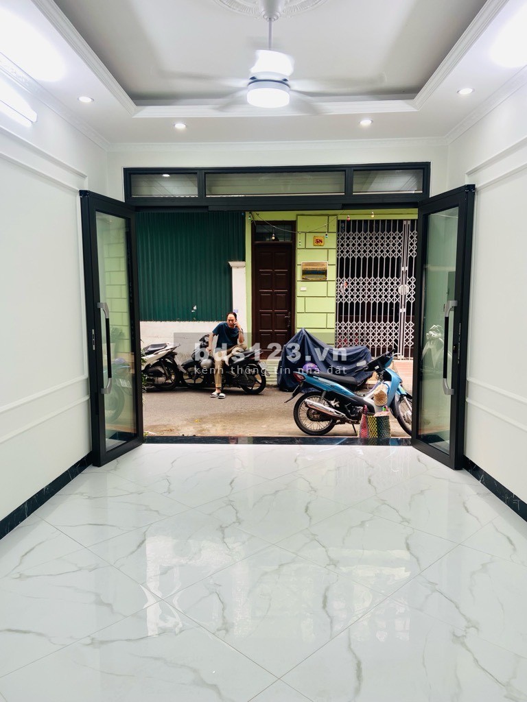 Bán nhà phố Lương Khánh Thiện, kinh doanh, ô tô đỗ cửa, lô góc 2 mặt ngõ.