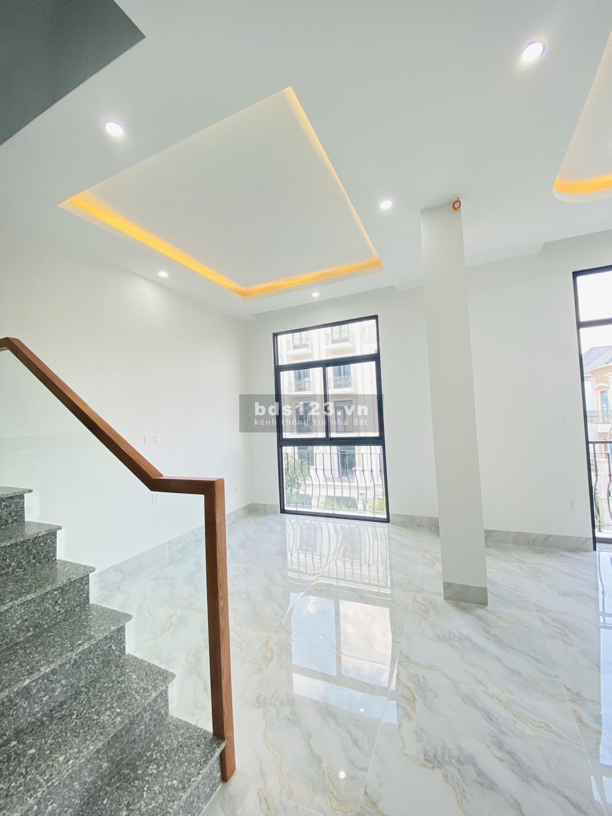 Bán nhà phố 108m2 hoàn thiện chỉ 16,9 tỷ tại Vinhomes Grand Park. LH: 0374.353.133 Ms Trang