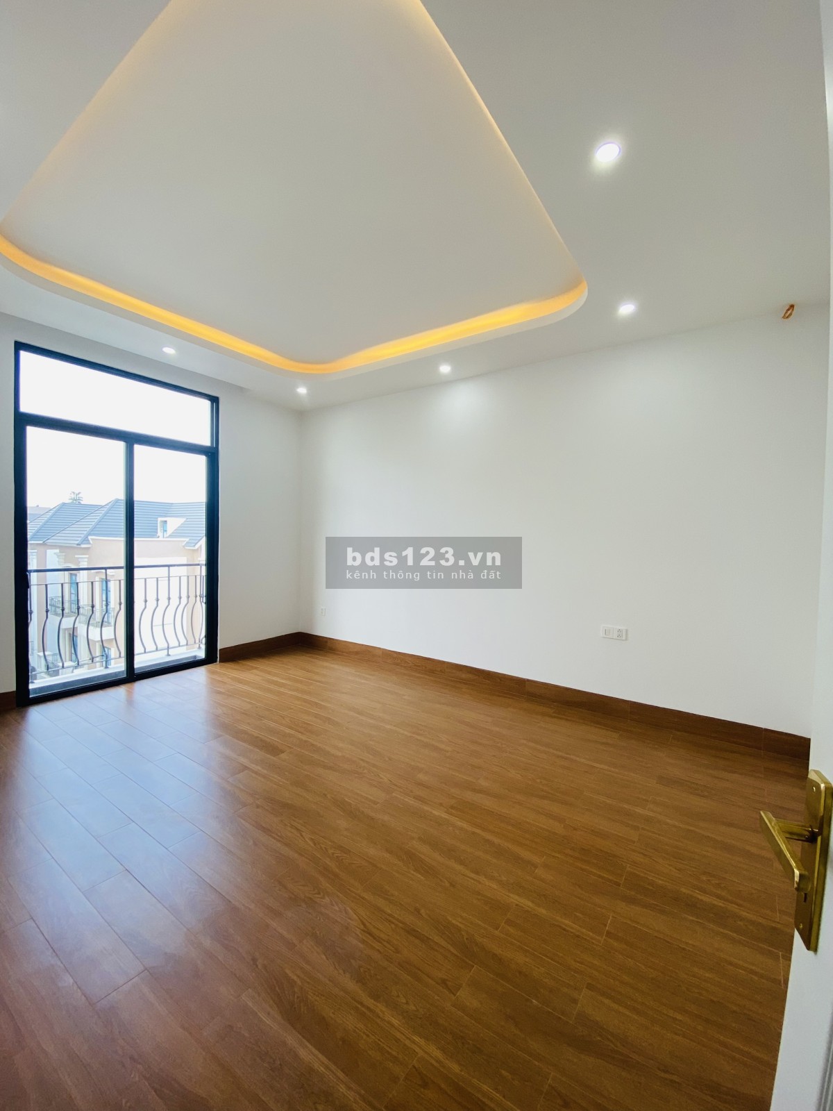 Bán nhà phố 108m2 hoàn thiện chỉ 16,9 tỷ tại Vinhomes Grand Park. LH: 0374.353.133 Ms Trang
