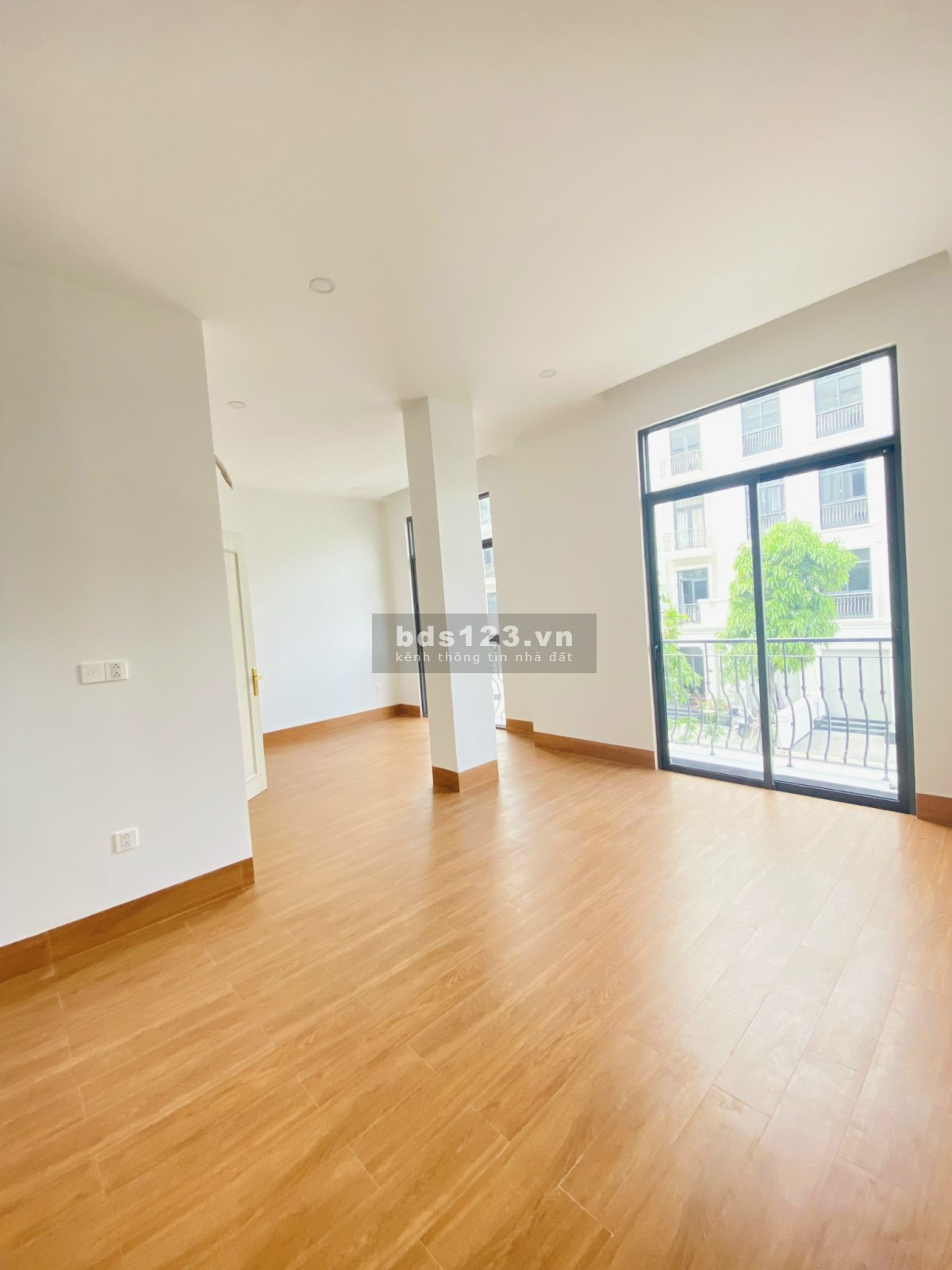 Bán nhà phố 108m2 hoàn thiện chỉ 16,9 tỷ tại Vinhomes Grand Park. LH: 0374.353.133 Ms Trang