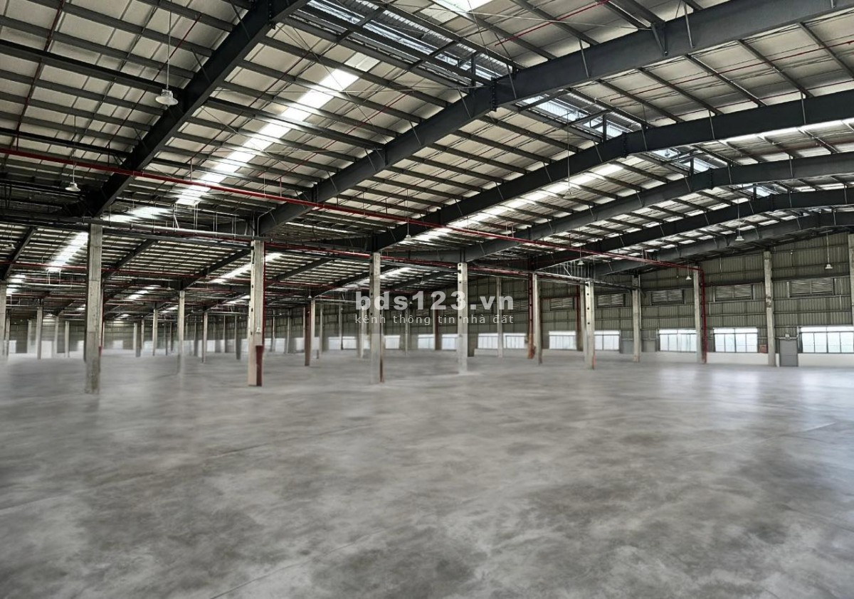 Cho thuê kho xưởng mới xây diện tích 2.016m2 KCN Hựu Thạnh, Đức Hoà, tỉnh Long An
