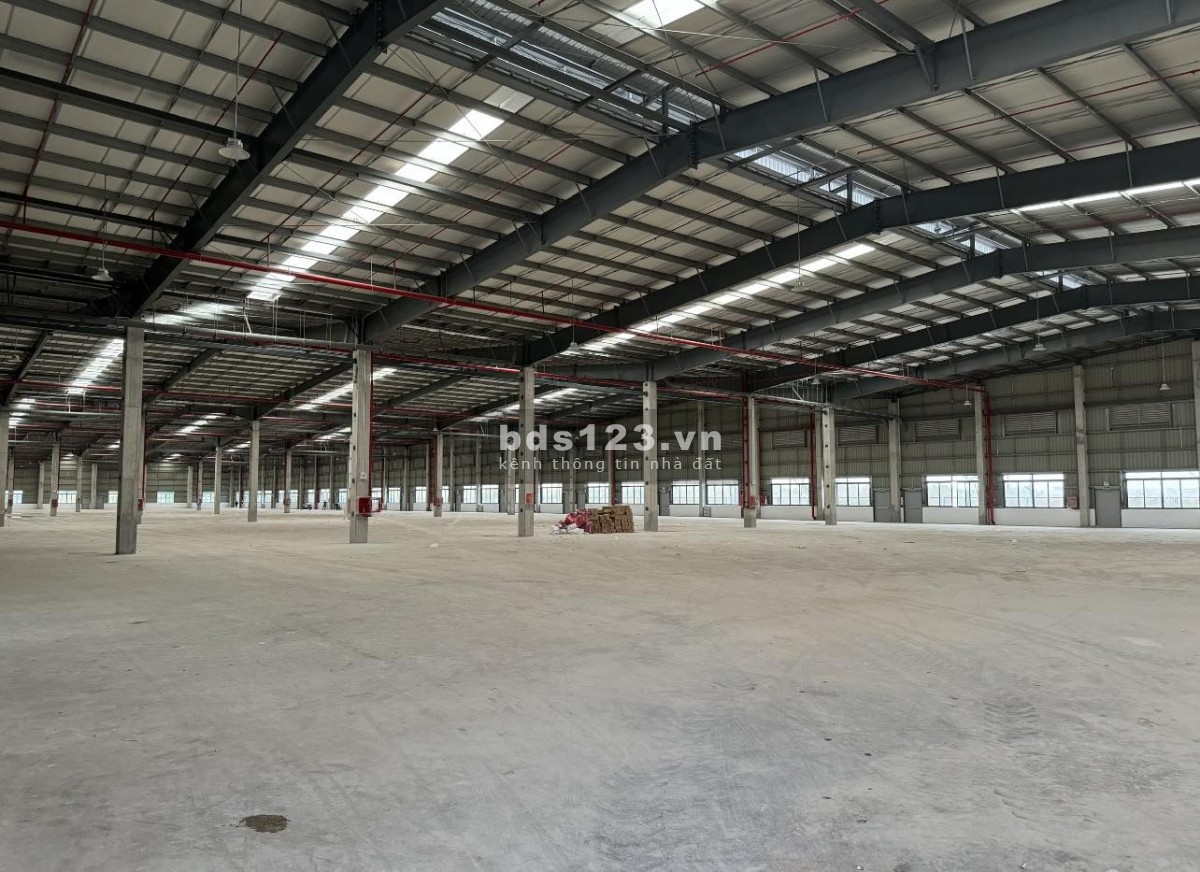 Cho thuê kho xưởng mới xây diện tích 2.016m2 KCN Hựu Thạnh, Đức Hoà, tỉnh Long An