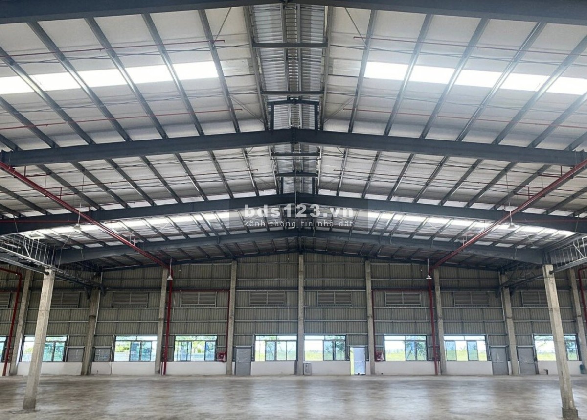 Cho thuê kho xưởng mới xây diện tích 2.016m2 KCN Hựu Thạnh, Đức Hoà, tỉnh Long An