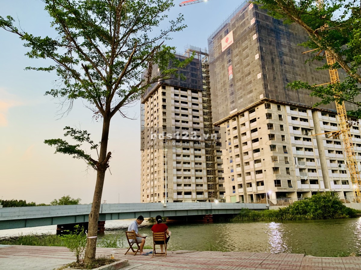 Kẹt tiền bán căn hộ 95.7m2, 3PN3WC, 2 ban công tại Quận 9