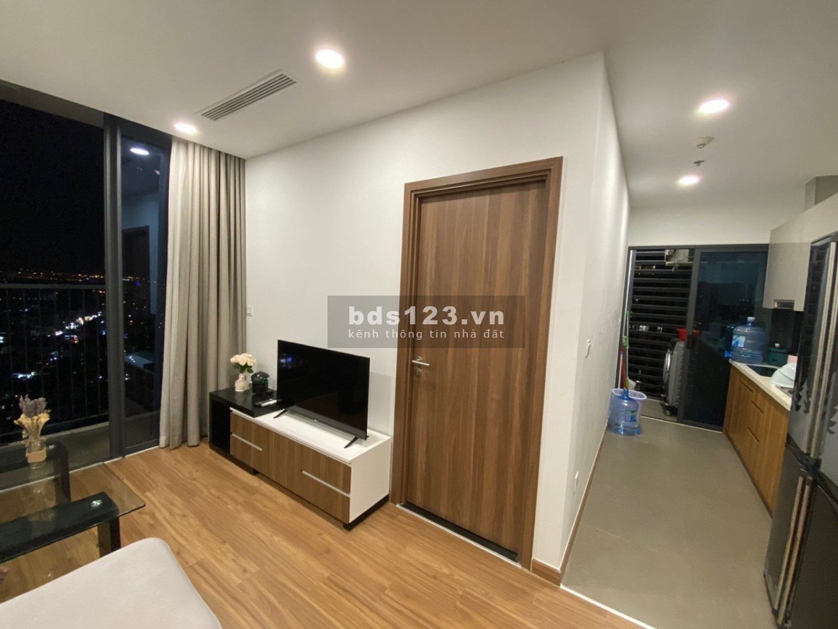Bán căn góc 65m2 Eco Green 2PN 2WC, hướng ĐN, Full nội thất. Giá 4 tỷ bao thuế phí. LH: 0909868129