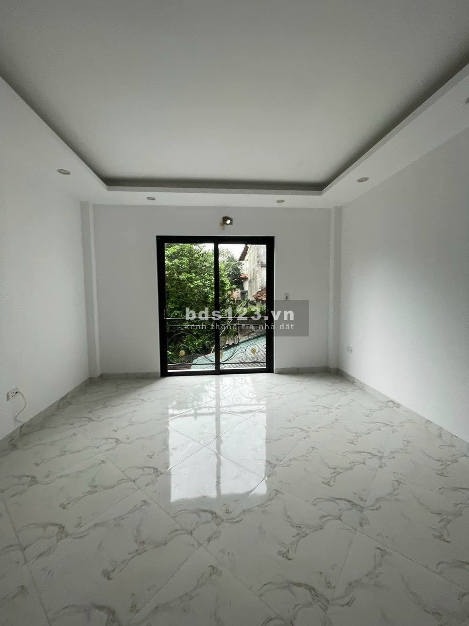 Bán gấp nhà 48m2, gần KDT Đô Nghĩa, ôtô đỗ cửa, đầy đủ công năng, dọn về ở luôn, giá 2,4 tỷ