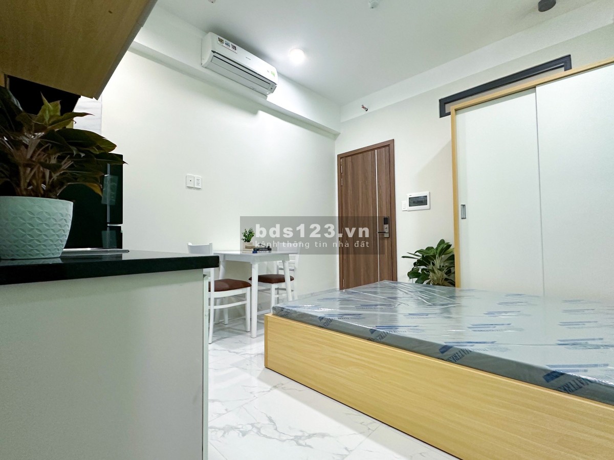 Căn hộ ban công full nội thất ngay Lâm Văn Bền