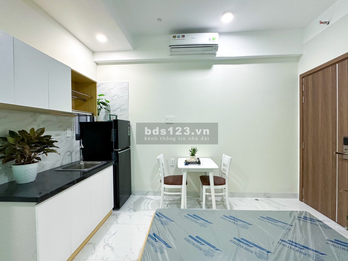 Căn hộ ban công full nội thất ngay Lâm Văn Bền