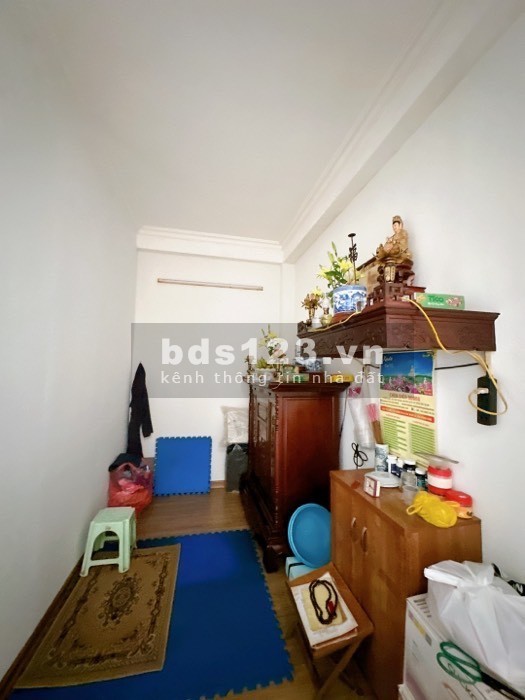 Bán nhà phố Lĩnh Nam, dành cho gia đình nhỏ, mặt ngõ, ngõ thông tứ phía, buôn bán nhỏ.