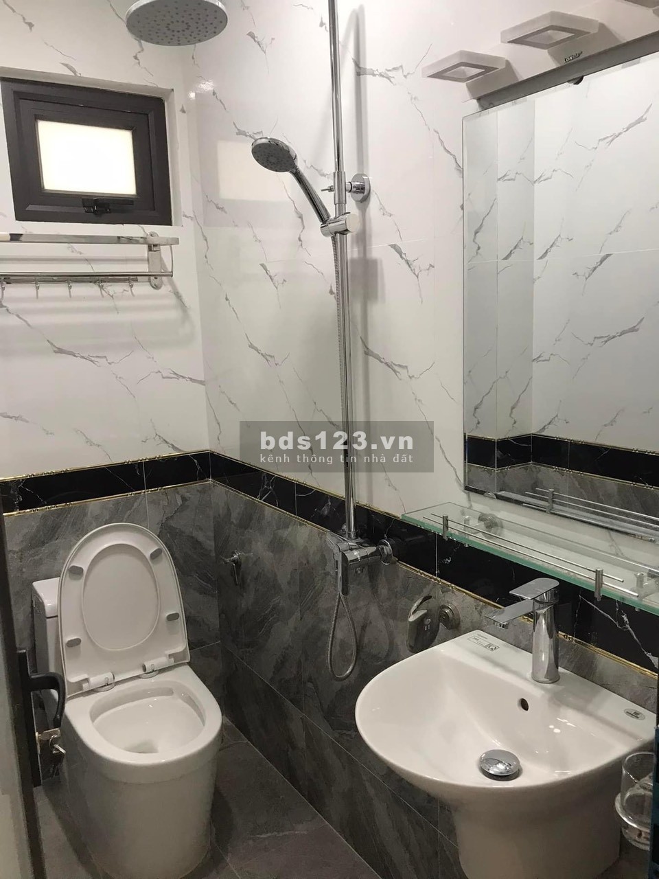 Bán gấp nhà lô góc, thang máy, ô tô, phố Khương Hạ, Thanh Xuân. DT 50m, 6 tầng, mt 5m, giá 8 tỷ.