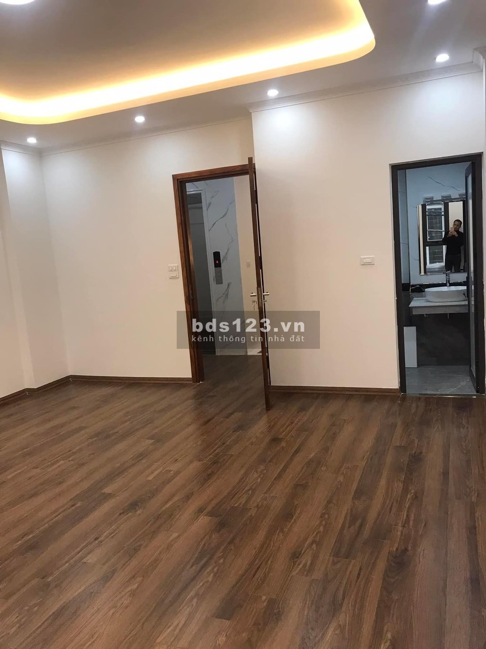 Bán gấp nhà lô góc, thang máy, ô tô, phố Khương Hạ, Thanh Xuân. DT 50m, 6 tầng, mt 5m, giá 8 tỷ.