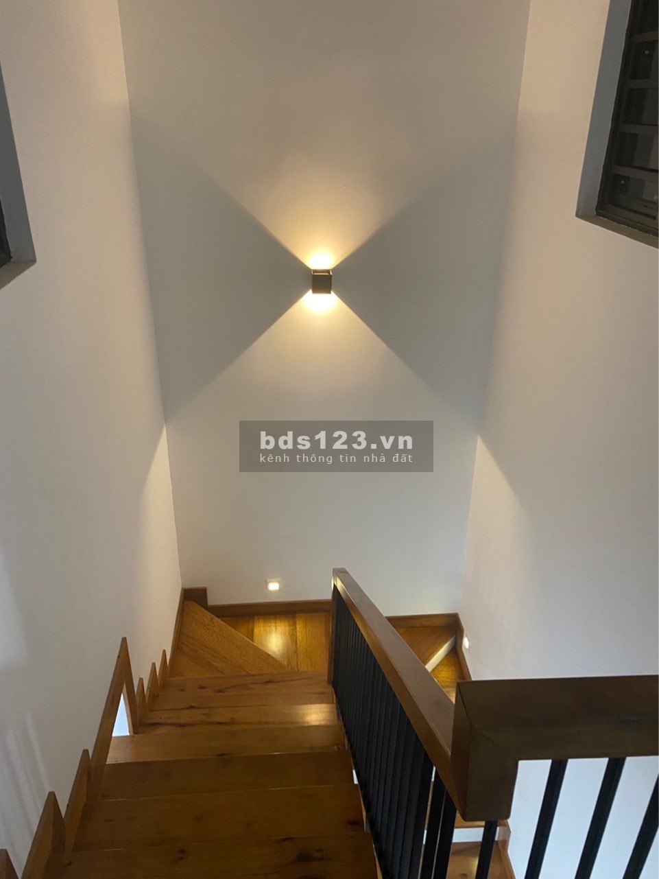 Bán nhà đường Bùi Vịnh, Cẩm Lệ. Nhà mới xây 1 năm full nội thất 3 tầng. Nhỉnh 3 tỷ