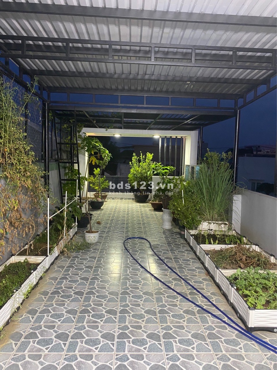 Bán nhà đường Bùi Vịnh, Cẩm Lệ. Nhà mới xây 1 năm full nội thất 3 tầng. Nhỉnh 3 tỷ