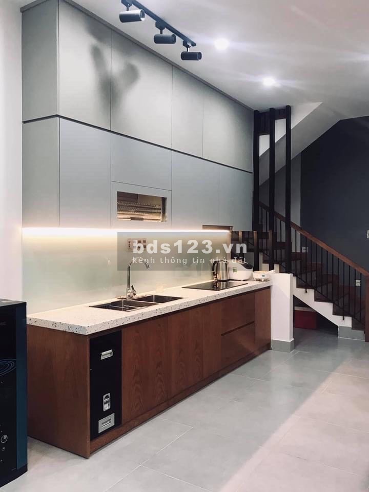 Bán nhà đường Bùi Vịnh, Cẩm Lệ. Nhà mới xây 1 năm full nội thất 3 tầng. Nhỉnh 3 tỷ