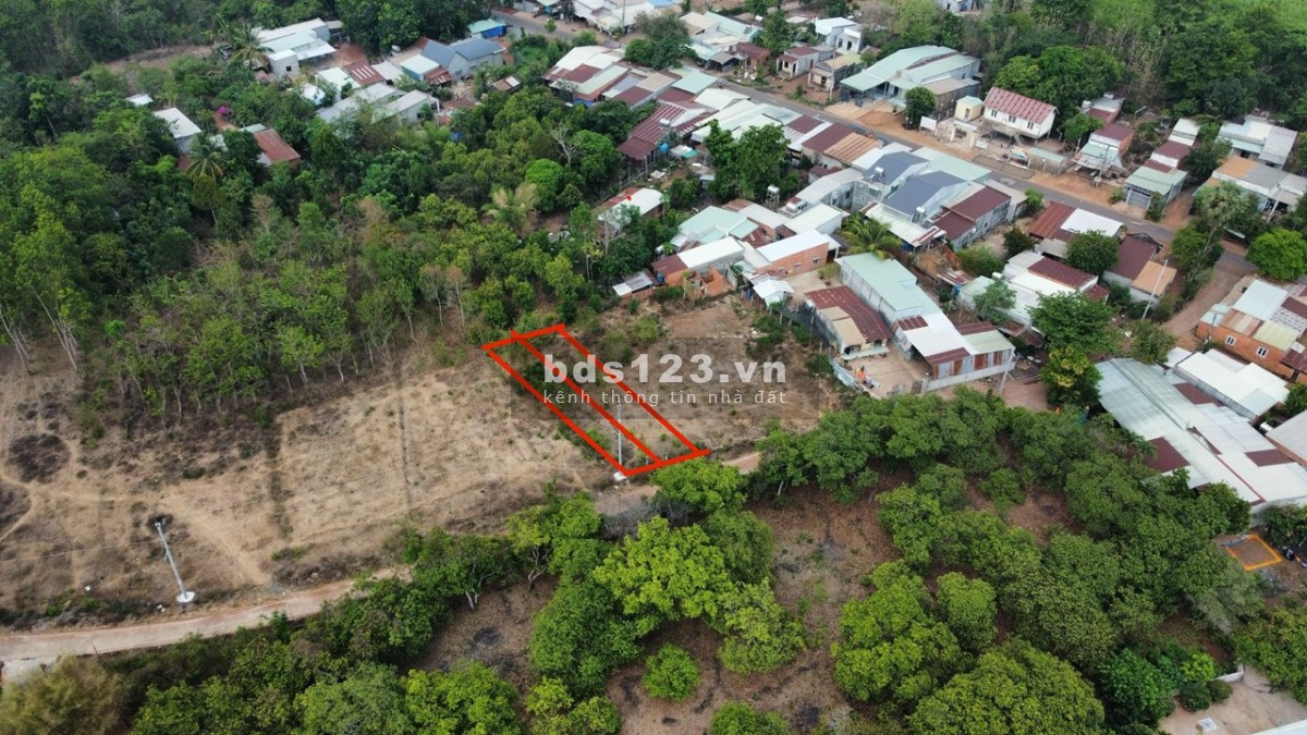 Cần bán lô đất thổ cư, shr, sát chợ, dân cư đông đúc, TX Bình Long